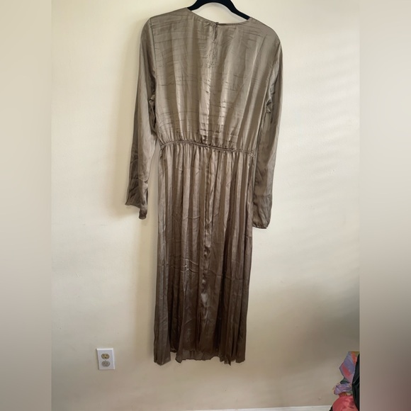 Zara Pleated Beaded Cut Out Satin Dress in Khaki/Sage Green NWT Size Medium - Picture 11 of 12